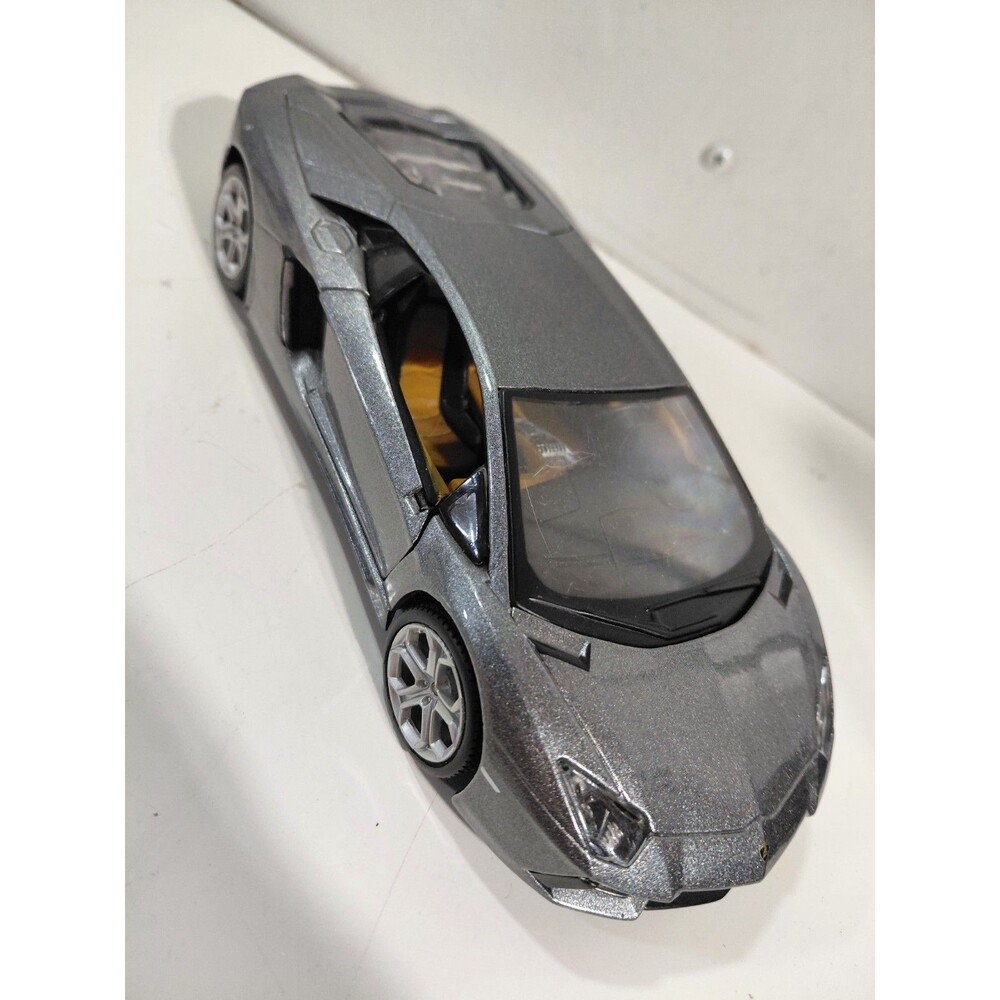 Maisto Die Cast 1/24 Lamborghini Aventador LP700-4 Supercar (Missing Mirrors) - Picture 4 of 8